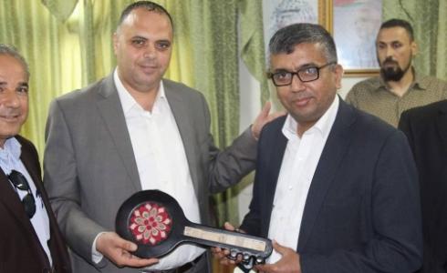 سفير الهند يطلع على المشاريع بيعبد