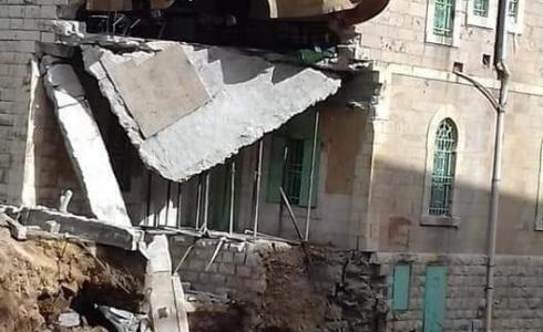 انهيار جزئي في مدرسة ابتدائية بالخليل
