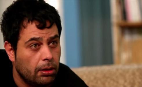 بطل برنامج "وطن ع وتر" الفنان الفلسطيني عماد فراجين