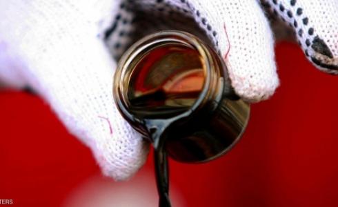 انخفاض أسعار النفط تعود لعوامل مثل العرض والطلب