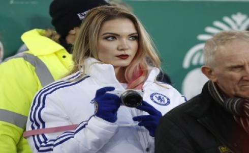مشجعة تشيلسي الحسناء