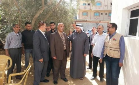 نواب حماس شمال غزة يسلمون 5 منازل لأسر فقيرة