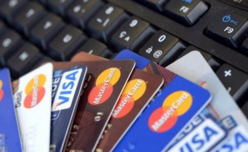 تتعلق التهم بمحاولة الوصول إلى حسابات مصرفية.