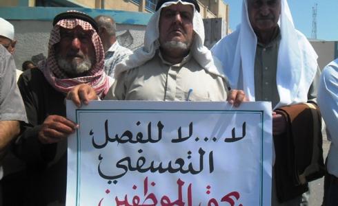 وقفة احتجاجية لفصل معلم بخان يونس