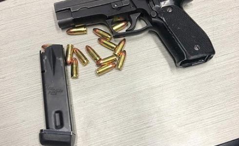 ضبط مسدس وذخيرة في مخيم شعفاط