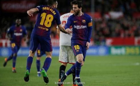 احتفال لاعبي برشلونة امام اشبيلية