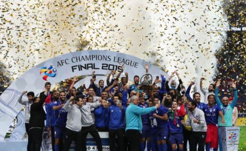 لاعبو الهلال يحتفلون بلقب الدوري السعودي مع رازفا