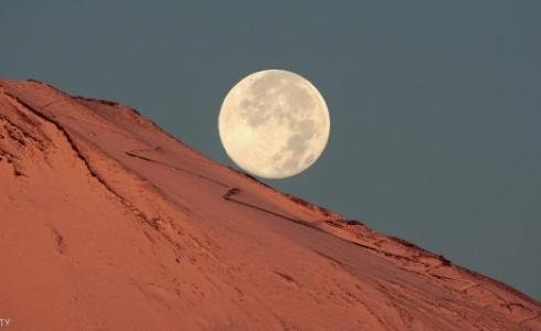 صورة للقمر الثلجي