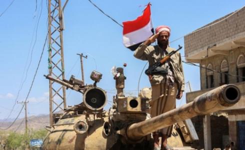 أحد أفراد القوات الشرعية 