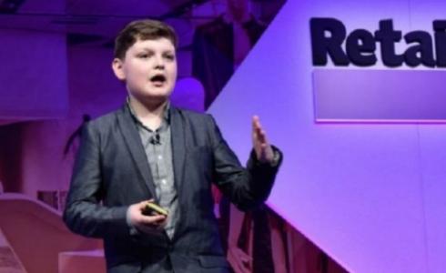 هنري باترسون في أحد الفعاليات التجارية في الآونة الأخيرة