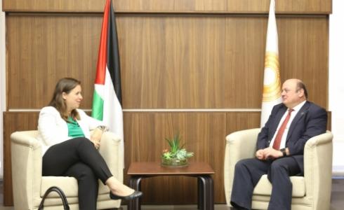 محافظ سلطة النقد يبحث مع مديرة مكتب البنك الأوروبي 