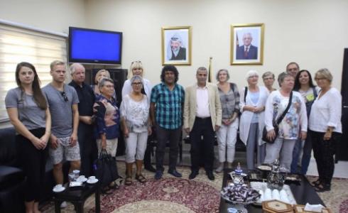المحافظ يطلع وفدا نرويجيا على واقع المحافظة
