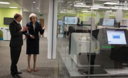 تريزا ماي تتعهد بدعم البحث العلمي حتى تتحقق الريادة العلمية لبريطانيا على المستوى الاقتصادي أيضا 