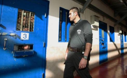 الاحتلال يبلغ الأسرى نتائج العينات في سجن جلبوع