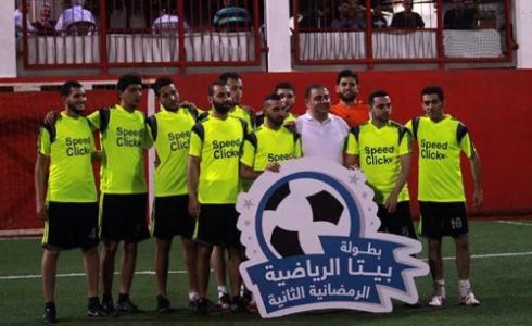 أحد الفرق المشاركة في البطولة