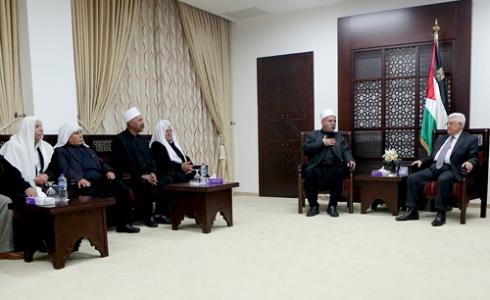  الرئيس ، اثناء لقاء وفد من الطائفة الدرزية في الجولان المحتل.