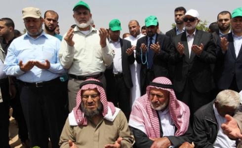 هنية خلال مشاركته في التشييع