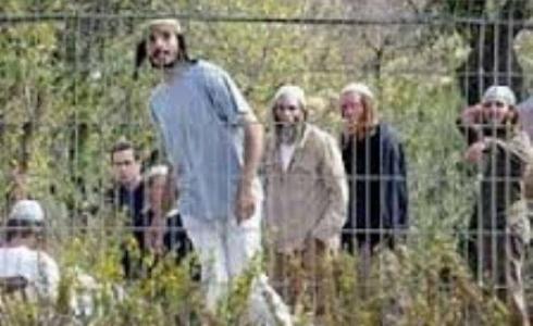 مستوطنون يهاجمون مدرسة عوريف جنوب نابلس