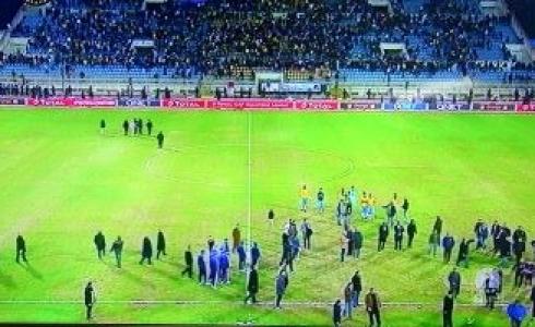 احداث مباراة الاسماعيلي ضد الافريقي وعقوبة منتظرة من الكاف