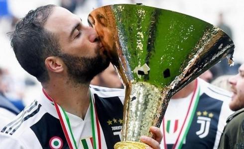 صفقة تبادلية ضخمة بين يوفنتوس وميلان بطلها غونزالو هيغويين