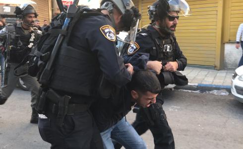  الاحتلال يعتقل شابا ويسلم آخر بلاغا لمراجعة مخابراته في بيت لحم 