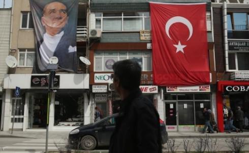 يعد كمال أتاتورك مؤسس تركيا الحديثة العلمانية