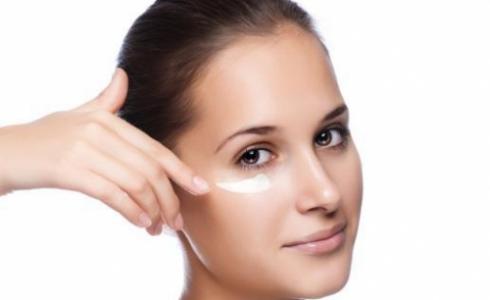 العناية بمحيط العينين