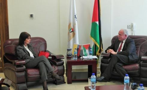 المالكي خلال استقبال الوفد الكولومبي