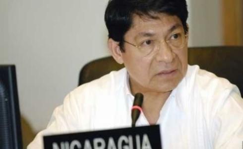 دينيس مونكادا