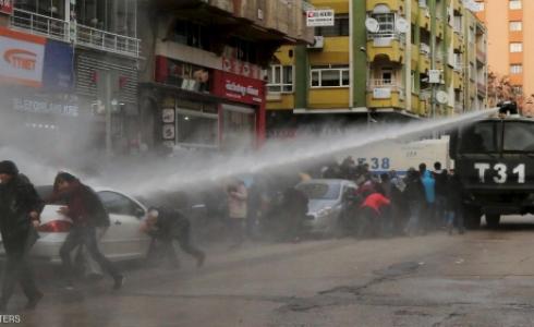   قوات الأمن التركية تحاول تفريق محتجين