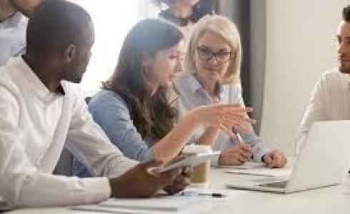 أميركا تتهم الصين بمحاولة سرقة ابحاثها المختصة بكورونا