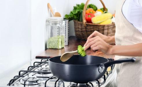 تسخين الأطعمة على موقد الغاز