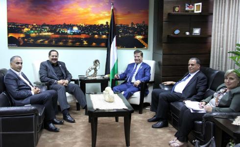 الاتفاق على وضع حجر الأساس لكلية فلسطين الحكومية بالخليل