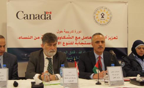 مركز شمس يفتتح دورة تدريبية لضباط من الشرطة