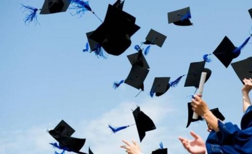 مؤسسة رشيد عريقات تؤكد استمرار تقديم منح مالية للطلبة الجامعيين 