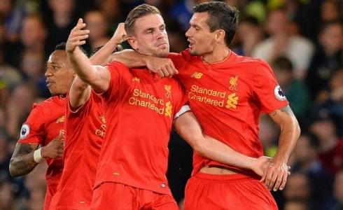 لاعبو ليفربول يحتفلون بأحد الأهداف (أ ف ب)