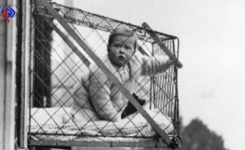 الأطفال في قفص والسبب !