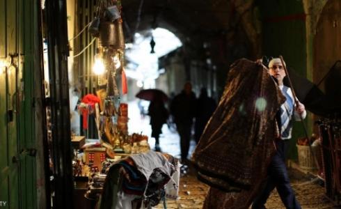 أجبرت الإجراءات الإسرائيلية كثيرا من التجار المقدسيين على إغلاق محالها في البلدة القديمة