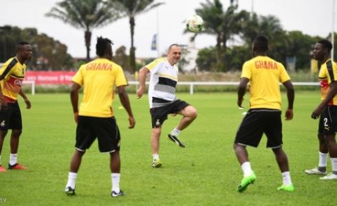 مدرب غانا في حصة تدريبية مع لاعبيه