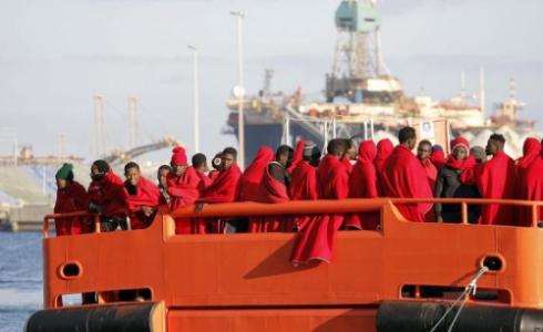 مركب لانقاذ الـ64 مهاجر