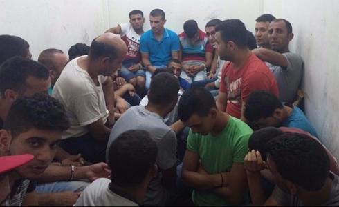 عمال فلسطينيين معتقلين