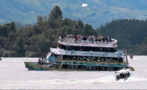 السفينة وهي تغرق 