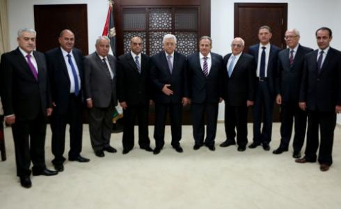 الرئيس مع أعضاء المحكمة الدستوري
