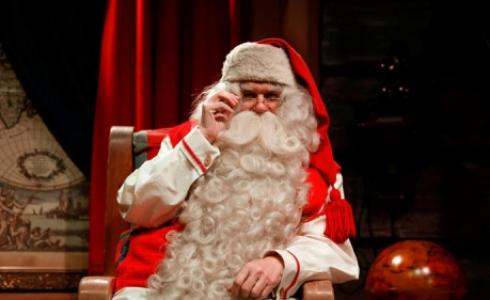 موسيقي يفقد عمله بسبب بابا نويل