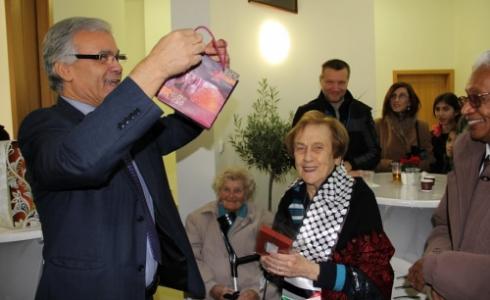 خلال تكريم أكبر متضامنة مع فلسطين