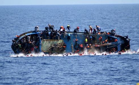 مركب مهاجرين تعرض للغرق