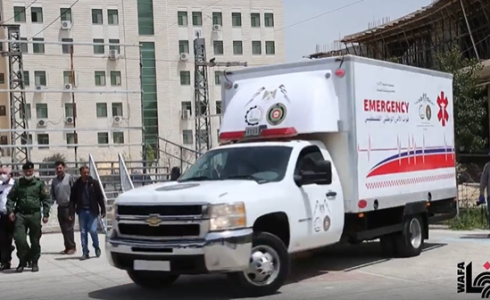 مركبة إسعاف معزولة في الخليل