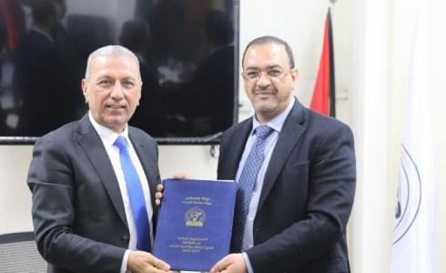 هيئة مكافحة الفساد توقع مذكرة تعاون مع المركز الفلسطيني للدراسات