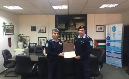 مدير عام الشرطة يكرم الضابط الحاج لأدائه المتميز