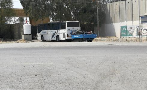 حافلة تتجه للجانب المصري من معبر رفح
